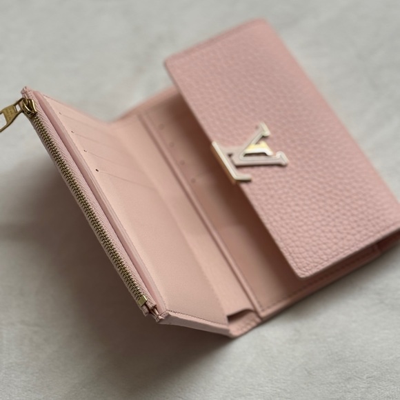 LV Capucines Wallet - Picture 2 of 7